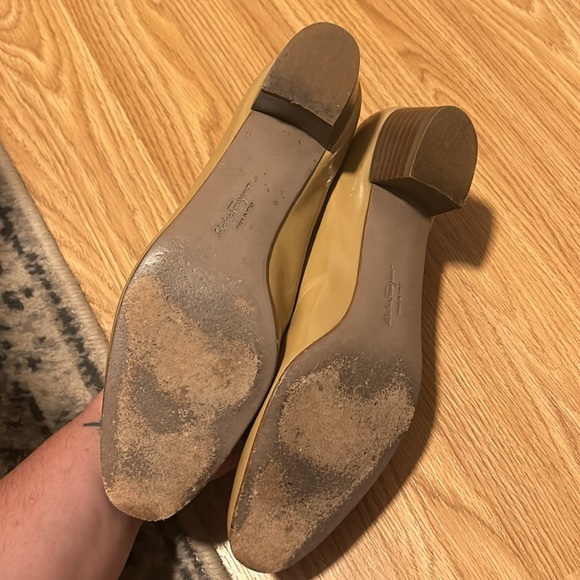 SALVATORE FERRAGAMO Vara Pump - Picture 2 of 5